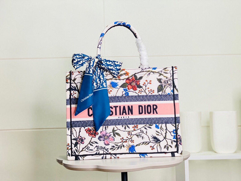Christian Dior Luxury Bag - The Tote   365