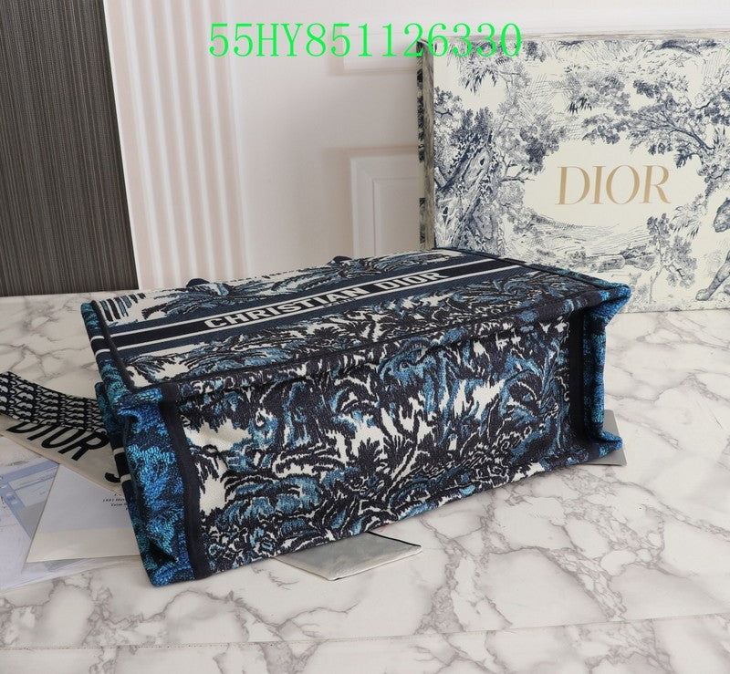 Christian Dior Luxury Bag - The Tote   231