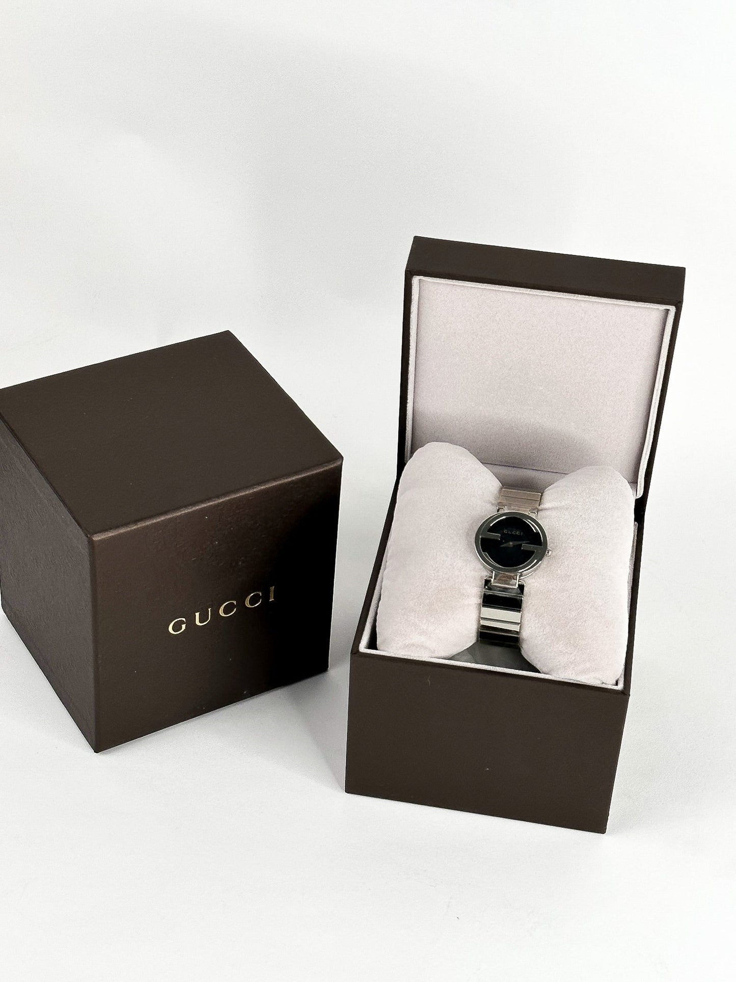 Gucci Interlocking G37 MM Silver Watch