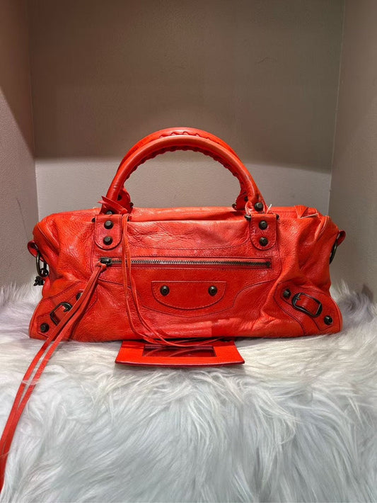 Pre-loved BALENCIAGA Classic City Red Leather Bag