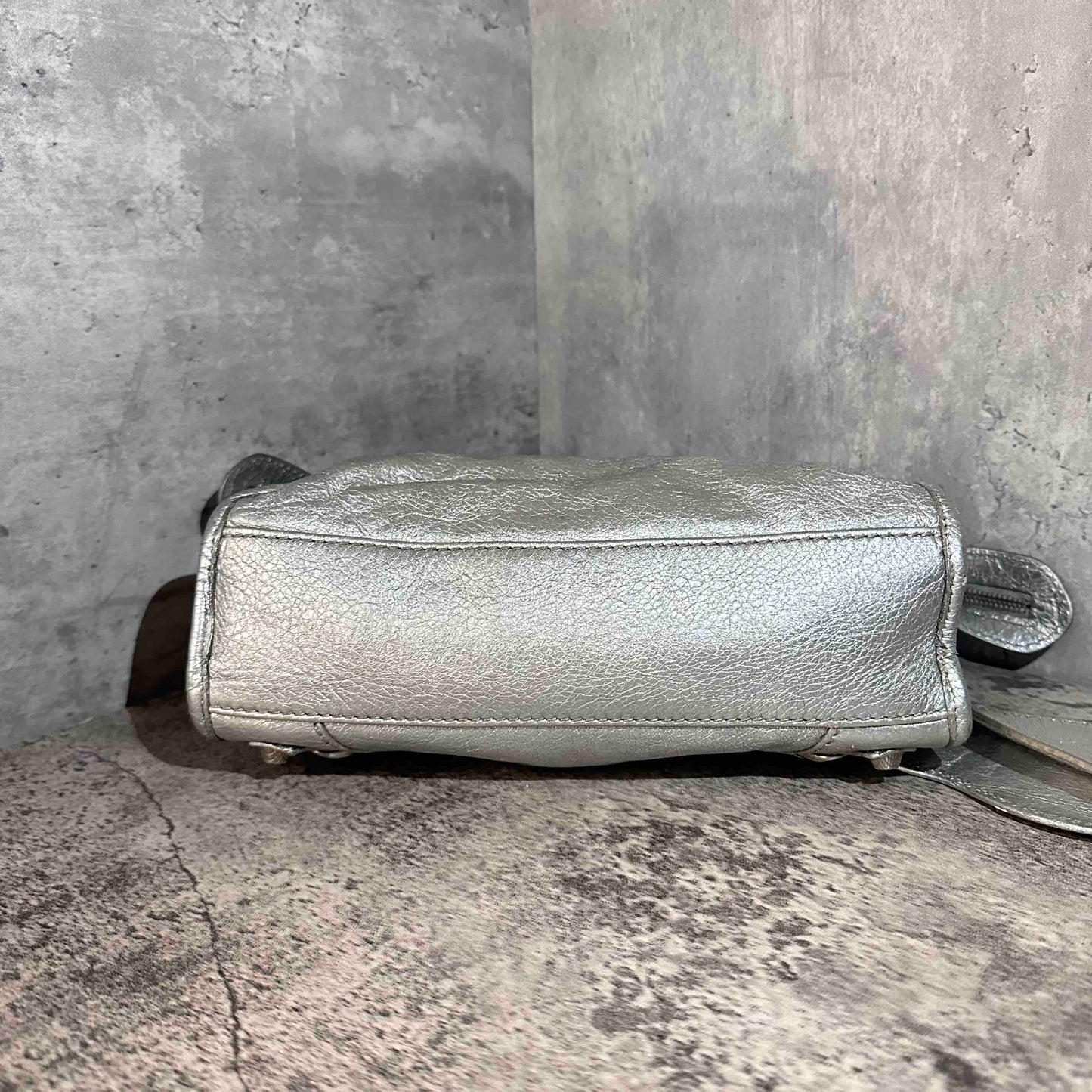 🛍️Preloved Balenciaga city mini bag silver color